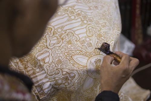 Какие краски используют для росписи ткани. Роспись по ткани – краткий обзор методов