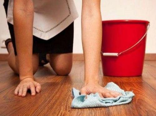 Как отмыть аэрозольную краску с кожи. Как почистить линолеум от краски для обуви?