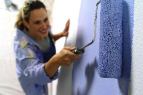 Как правильно красить стены акриловой и латексной краской. Достоинства латексных красок