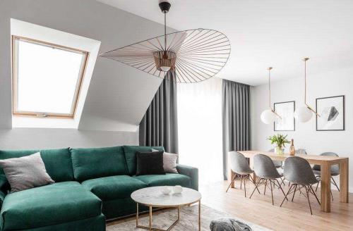 Как перекрасить стены из зеленого в светлый. Перекраска