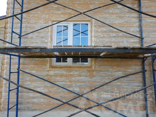 Stručně o počasí, ve kterém můžete venku malovat dřevěný dům. Jak natřít přirozeně vysušený dům, stejně jako dům ze sušeného řeziva nebo rámový dům se suchým povrchem? 03