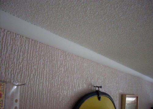 Краска на обои легла пятнами. 3 правила покраски обоев без развода и белых пятен