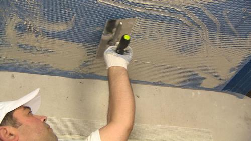 Можно ли шпаклевать потолок только финишной шпаклевкой. Как научиться шпаклевать потолок