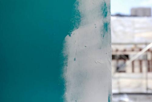 Можно ли наносить декоративную штукатурку на акриловую краску. Штукатурка стен поверх краски