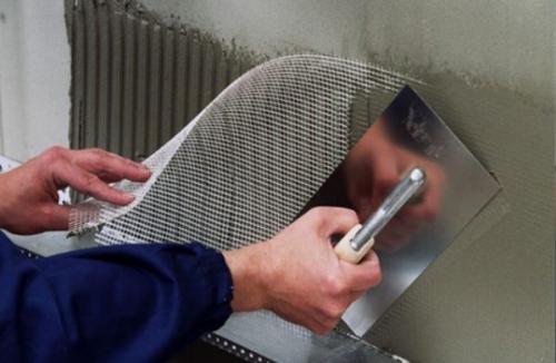 Можно ли штукатурить по краске. Нанесение штукатурки на краску