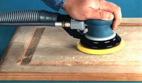 Шпаклевка двери перед покраской. 