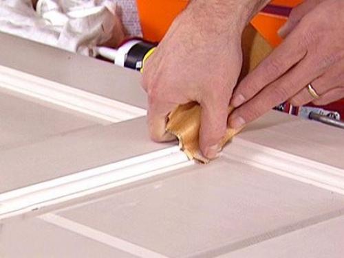 Шпаклевка двери перед покраской. 