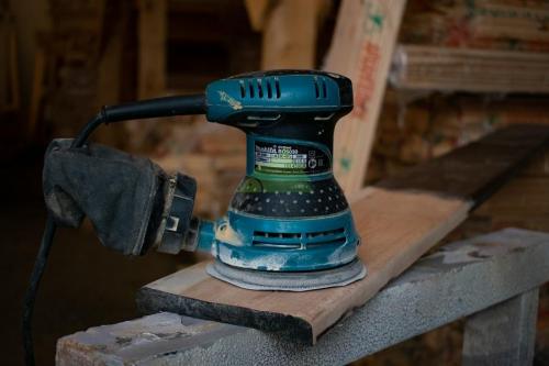 Чем шлифовать шпаклевку по дереву. Шпаклевка и грунтовка 03