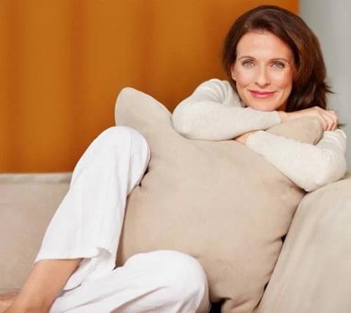 Какой цвет волос старит женщину. Правила выбора цвета волос после 40–50 лет для женщин