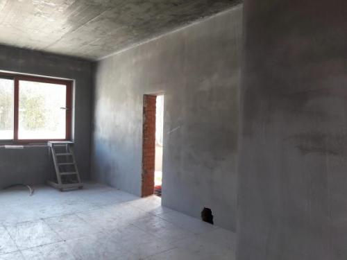 Можно ли красить не высохшую штукатурку. Чем грозит отделка стен с непросохшей штукатуркой