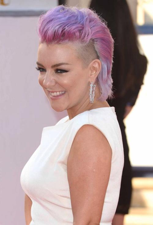 Как получить фиолетовый цвет волос. Фиолетовые волосы: галерея лавандовых, сиреневых и лиловых оттенков