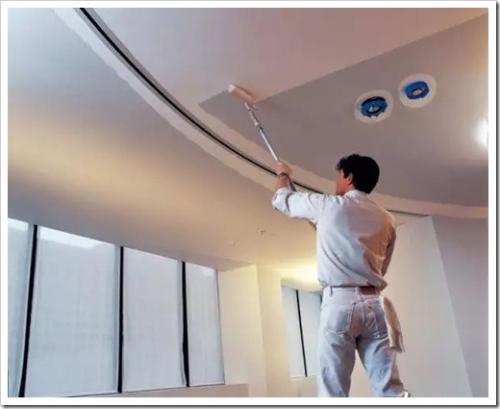 Как красить акриловой краской без разводов. Как покрасить потолок без разводов акриловой краской?