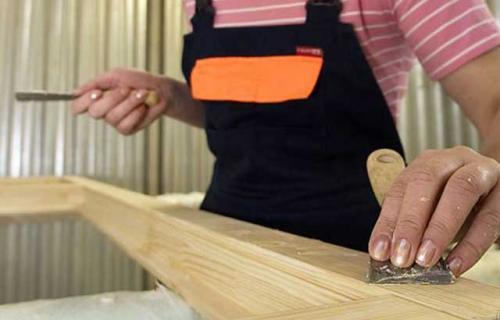 Как покрасить старые деревянные рамы на балконе. Подготовительные работы