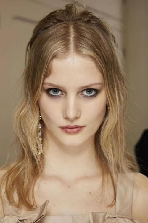 Окрашивание на темные волосы 2022. Однотонное окрашивание волос 38 Окрашивание на темные волосы 2022. Однотонное окрашивание волос 38