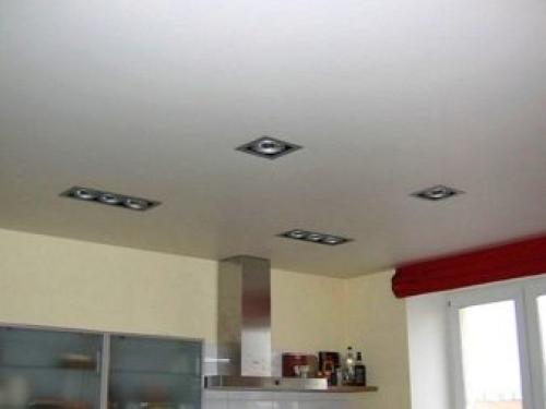 Как шпаклевать потолок под покраску. Что нужно иметь для работы 12