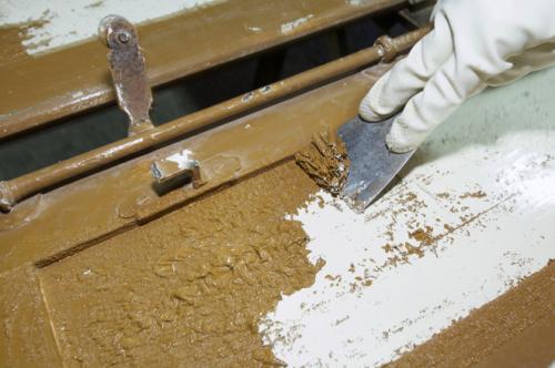 Как убрать подтеки краски на пластике. Как избежать подтеков во время окрашивания масляной краской?