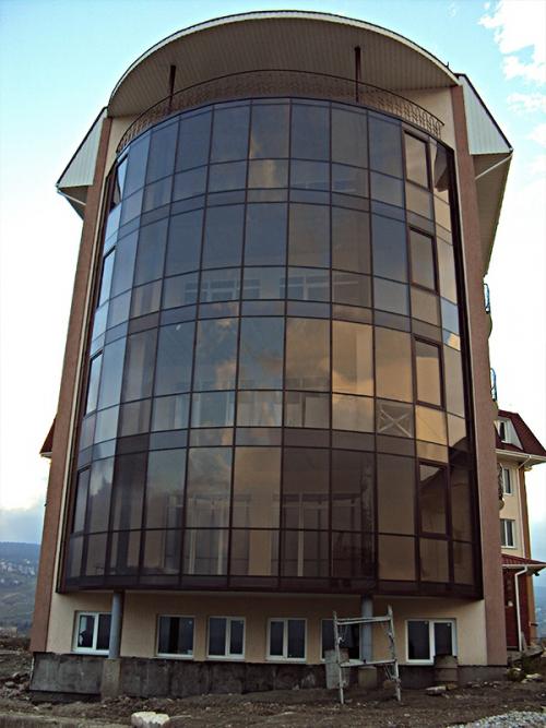 Витражные окна. Особенности и преимущества витражного остекления