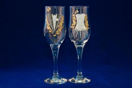 Роспись бокалов акриловыми красками. Ручная роспись бокалов на свадьбу по контуру, узорами, по трафаретам –, как сделать эксклюзивные аксессуары для молодоженов своими руками