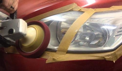 Лак на фарах мутнит. Как восстановить помутневшие и пожелтевшие фары. Метод нанесения нового защитного слоя (акрилового лака) 11