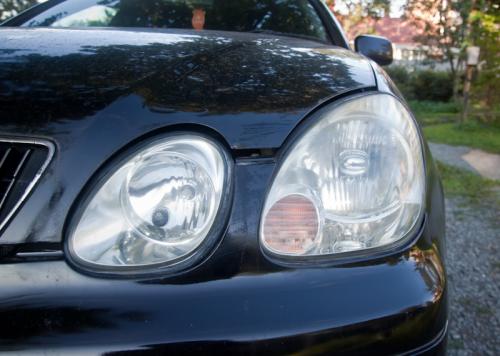 Профессиональная полировка фар. Способ №1. С помощью абразивной полироли и губки