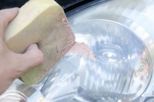 Профессиональная полировка фар. Способ №1. С помощью абразивной полироли и губки