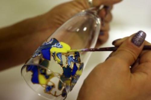 Роспись стекла акриловыми красками для начинающих. Роспись стекла акриловыми красками