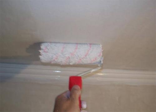 Пятна и разводы на потолке после покраски. Пятна и разводы после покраски потолка: возможные причины 02