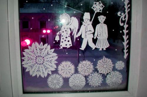 Лёгкие рисунки на окнах. Украшение окон к Новому году