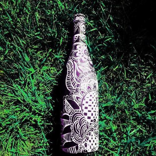 Как расписать стеклянную бутылку. Роспись бутылок