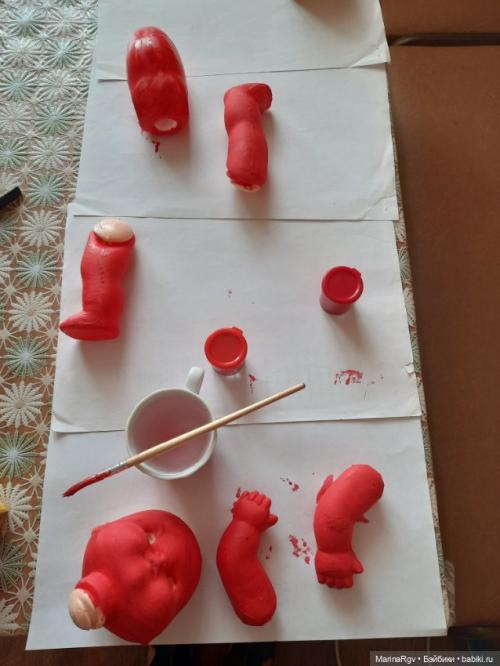 Чем покрасить пластиковую игрушку. Как покрасить выцвевший (белый) пластик куклы