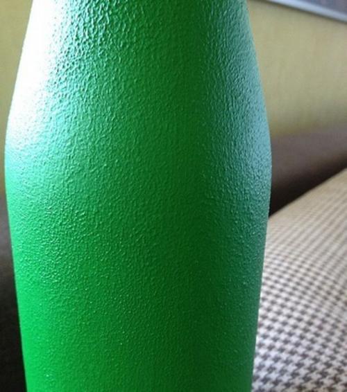 Как покрасить бутылку шампанского. Свадебные бутылки шампанского своими руками в бело-зеленной гамме