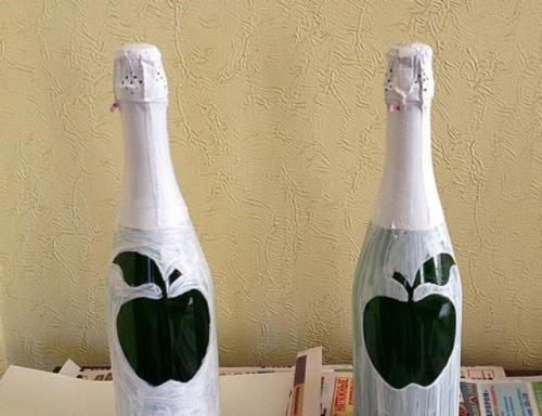Как покрасить бутылку шампанского. Свадебные бутылки шампанского своими руками в бело-зеленной гамме