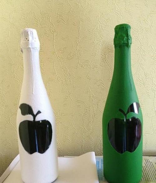Как покрасить бутылку шампанского. Свадебные бутылки шампанского своими руками в бело-зеленной гамме