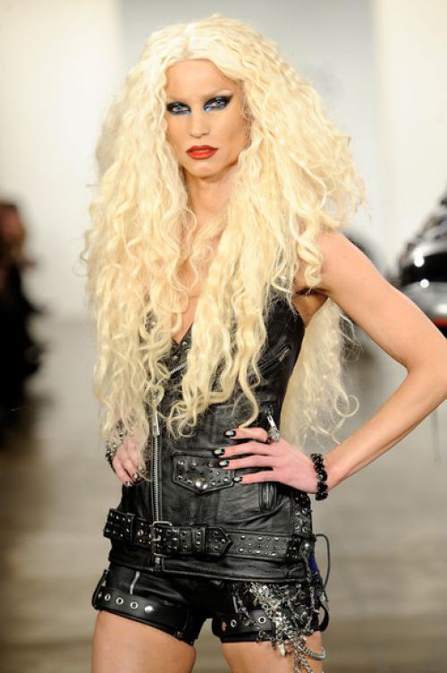 Молочный цвет волос: оригинальные тренды