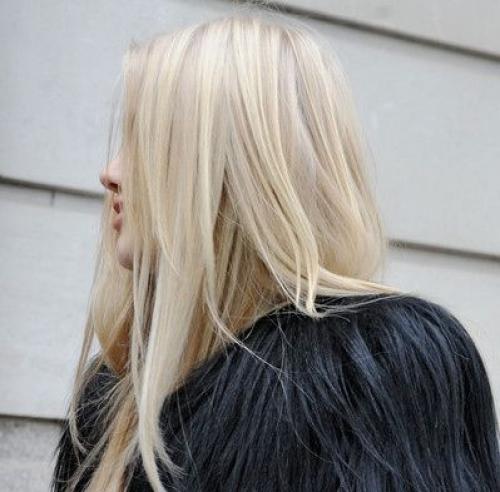 Молочный цвет волос: оригинальные тренды