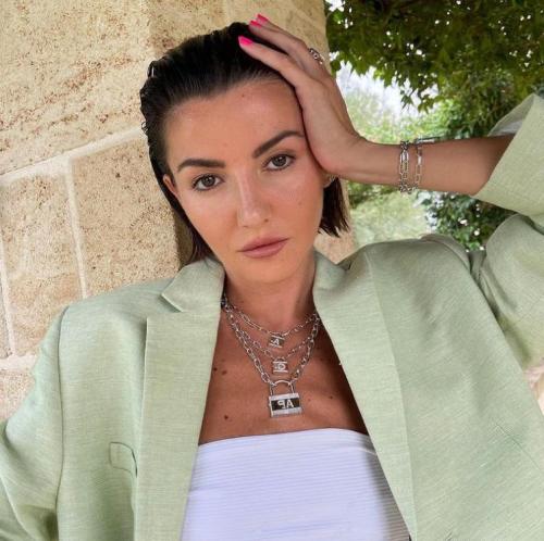 Шоколадный цвет волос 2022. Модный цвет волос 2022: актуальные тренды, техники окрашивания, фото 37