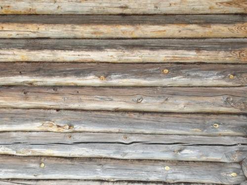 Покраска деревянного дома снаружи. 	Почему древесина на фасаде дома подвержена разрушению? Факторы, способствующие разрушению древесины. 02