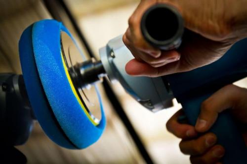 Через сколько можно убрать подтеки лака. Необходимые инструменты и материалы